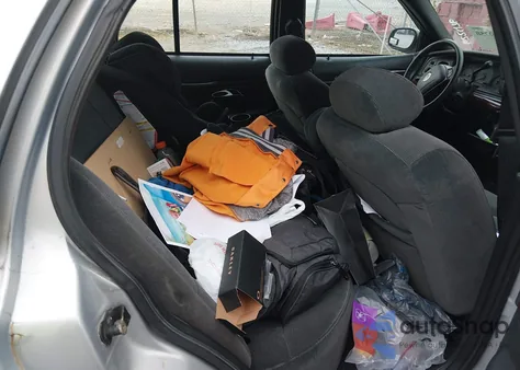 2001 Mercury Grand Marquis Gs z USA, uszkodzony, nr VIN 2MEFM74W21X622476